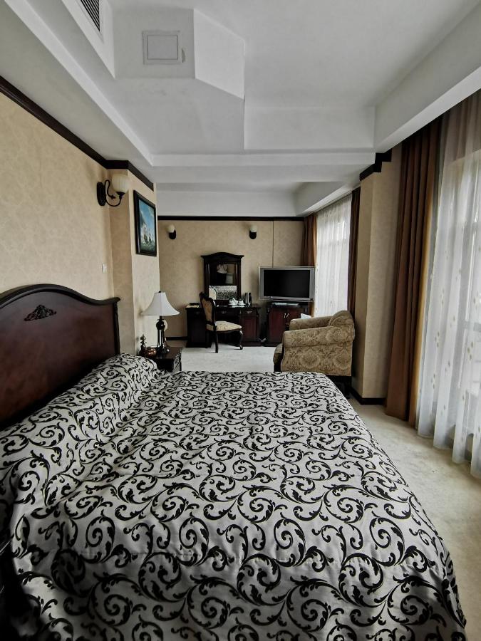 Hotel Carol inainte de transformare