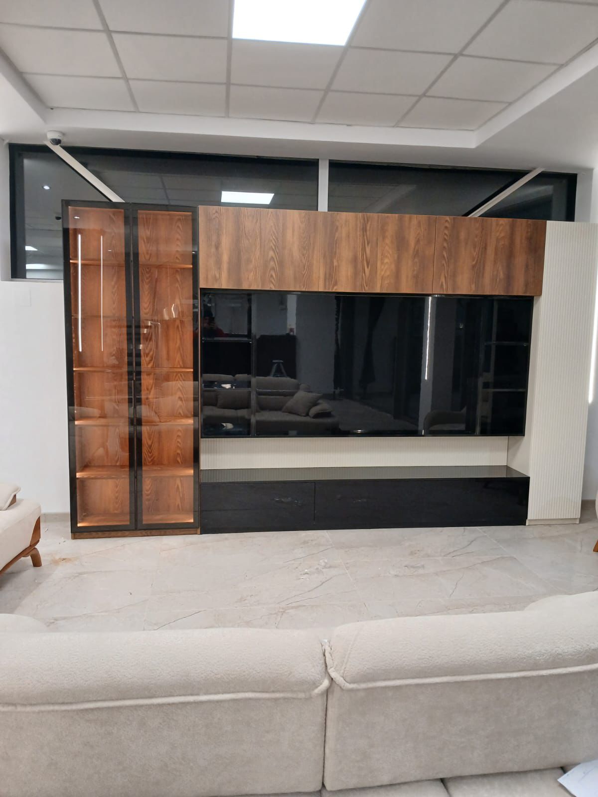 mobila de showroom 10 inainte de transformare