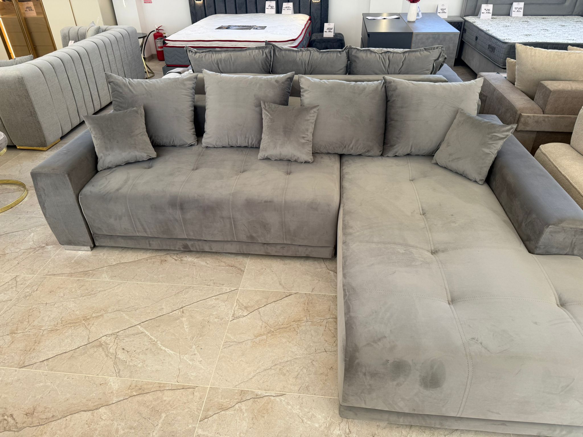 mobila de showroom 11 inainte de transformare