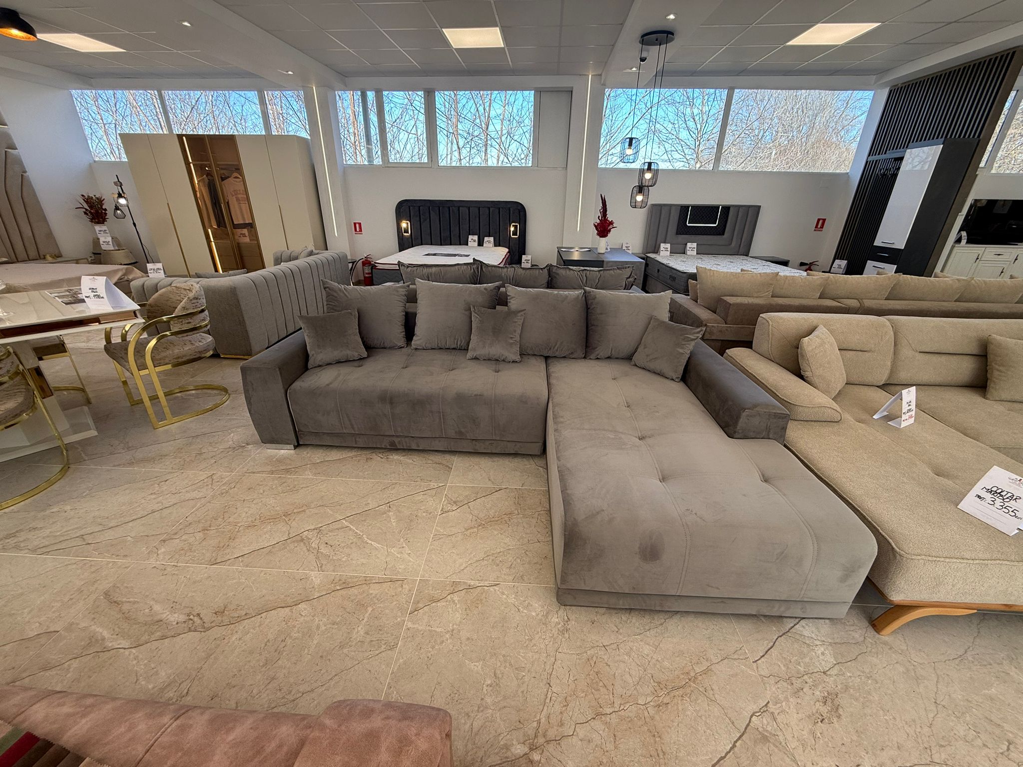 mobila de showroom 12 inainte de transformare