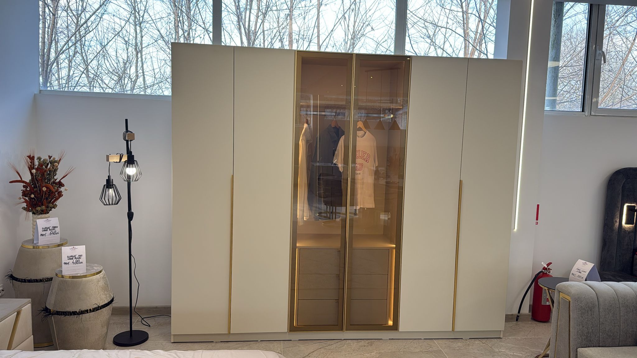 mobila de showroom 17 inainte de transformare