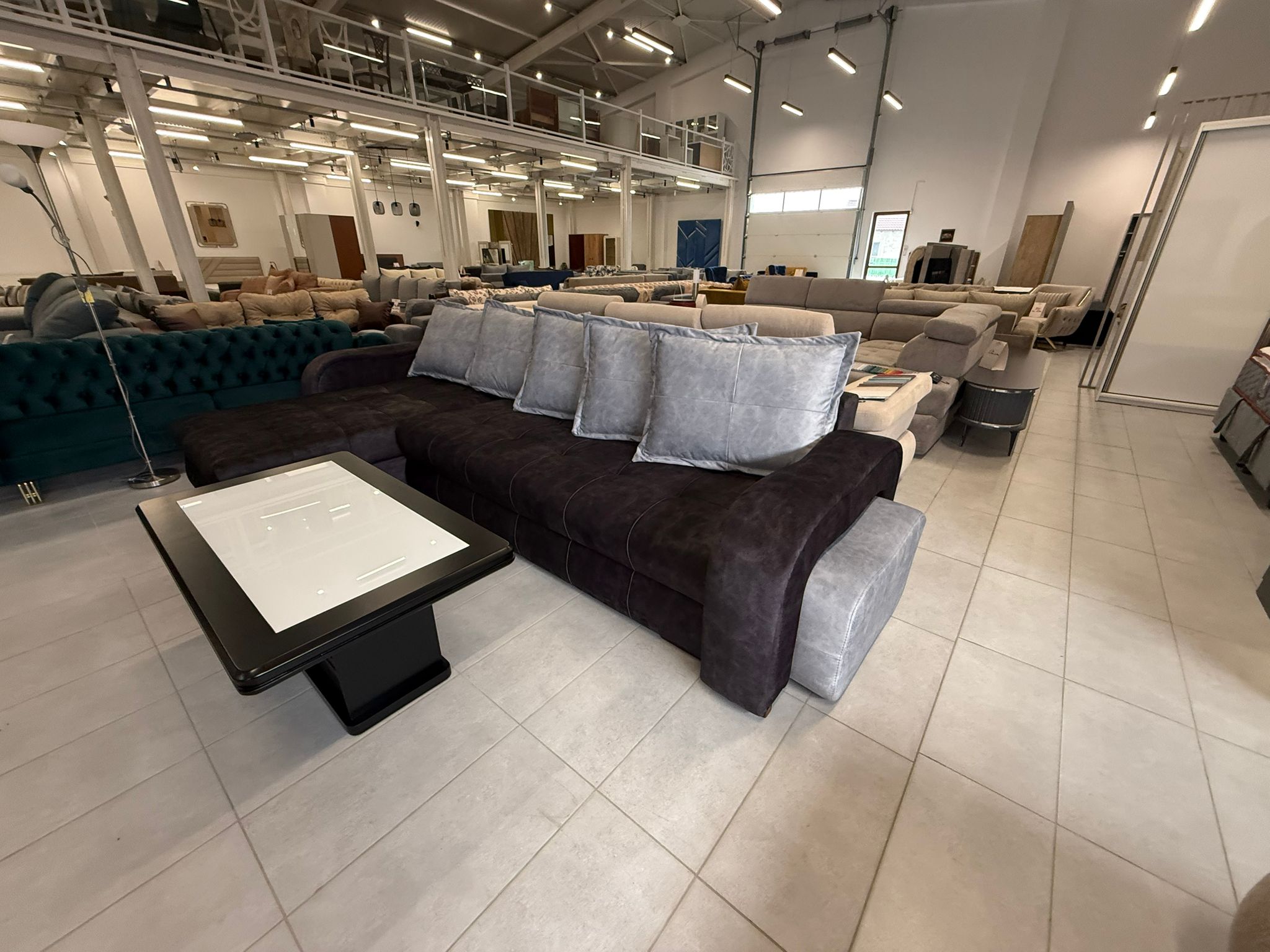 mobila de showroom 19 inainte de transformare
